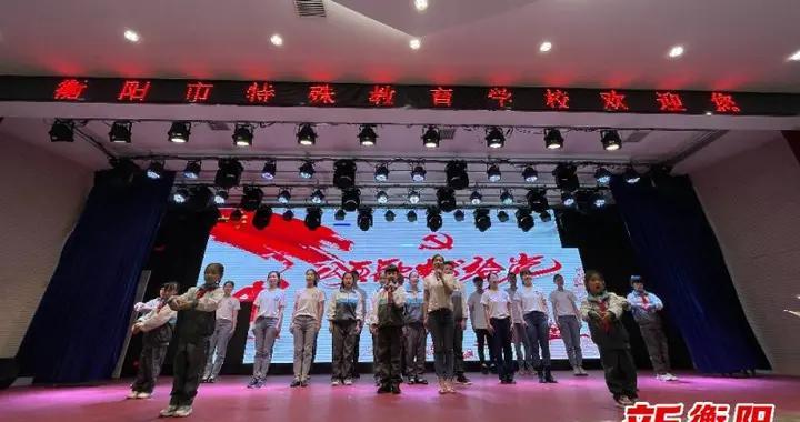 大型警车找轮胎