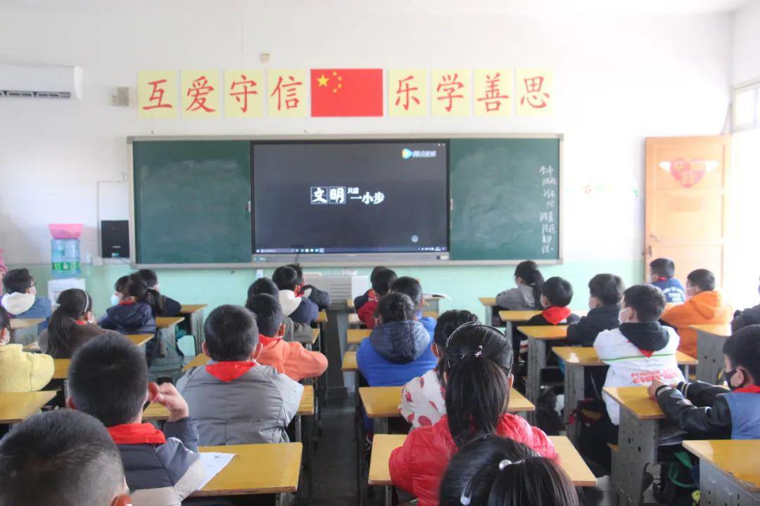 了解更多有趣的冷知识,就来浇汁肘子的做法,浇汁肘子怎么做好吃,浇汁肘子的家常!